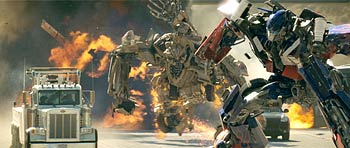 Бой десептикона с автоботом Transformers кино